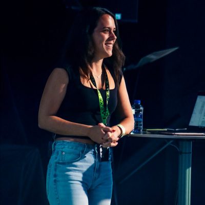 marta-quiros-speaker-inteligencia-artificial-Blanc